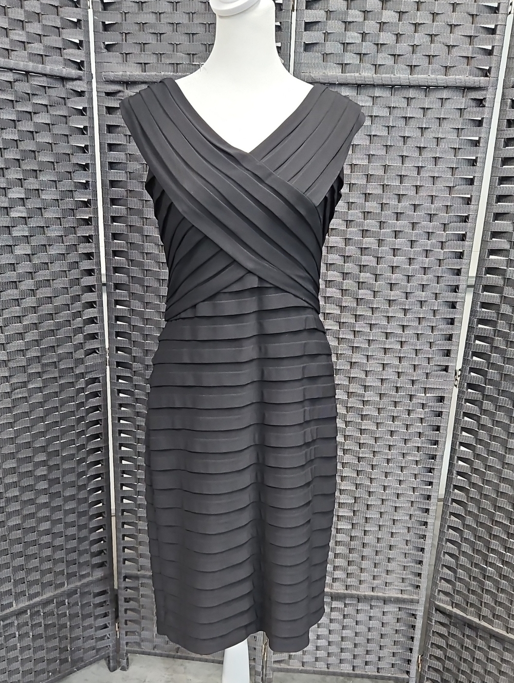 Size 8 Black Cap Sleeve Tiered Jersey Cocktail Dress by Cache